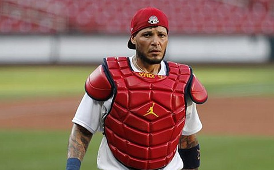 RUMORES MLB: Negociación Cardenales-Yadier 'no van tan rápido'