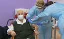 Así fue la primera aplicación de la vacuna en aquel país. (DPA)