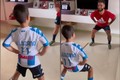 Así presumió el hijo de Insigne la playera del Chucky.