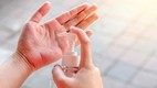 Los investigadores japoneses señalaron que por eso es fundamental el lavado de manos y gel antibacterial. Foto: TELAM