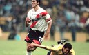 Santiago Solari, en una jugada en la que cometió infracción a José Luis Salgado en esa eliminatoria. Foto: Mexsport