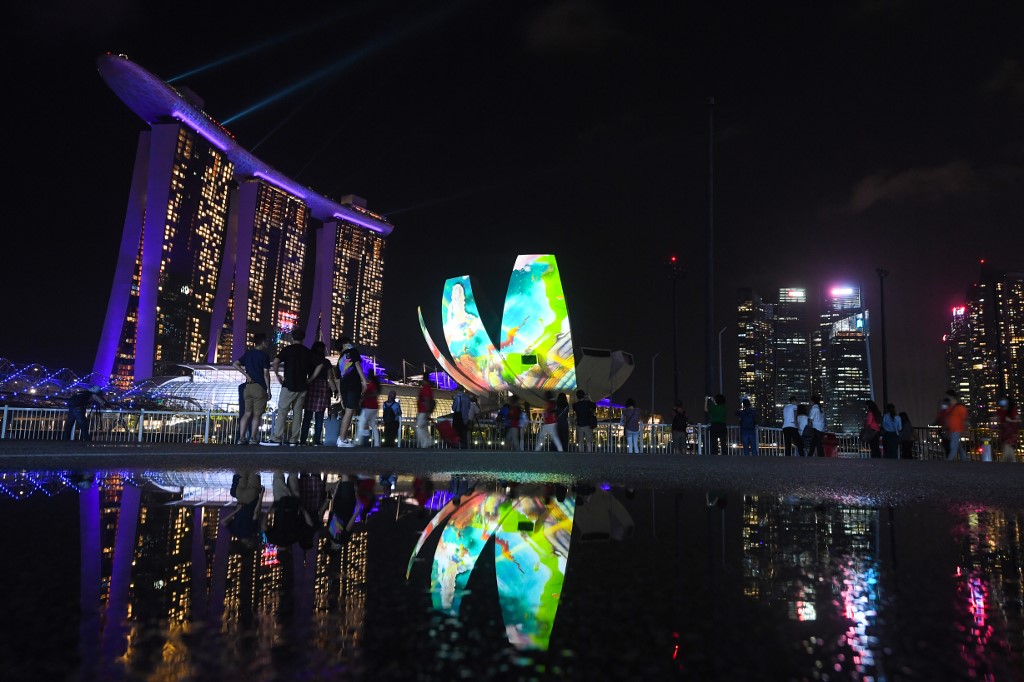 En Singapur la gente celebró el Año Nuevo en Marina Bay. (FOTO: AFP)