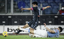 Hirving Lozano salió lesionado ante Lazio. (Foto: AFP)