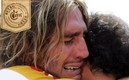 Marioni y Hugo Sánchez se funden en un abrazo tras ganar el título del Clausura 2004 con Pumas. Foto: Mexsport