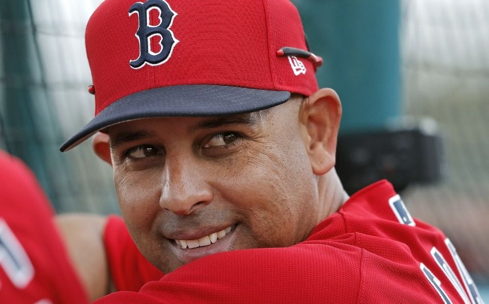 Los Red Sox serán dirigidos otra vez por Alex Cora. (Foto: AP)
