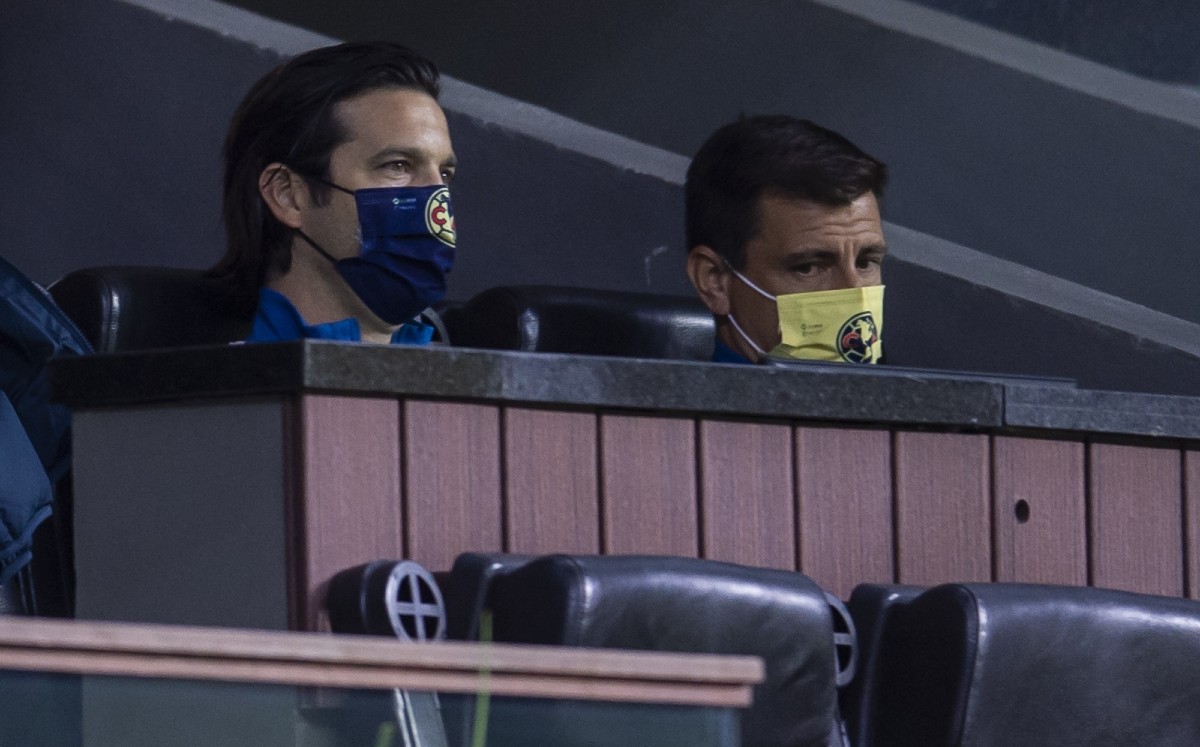 Solari en la primera fecha ante San Luis tuvo que estar en un palco. (Foto: Mexsport)