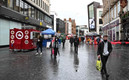 En Inglaterra están llegando al punto de tener camas de hospitales llenas. (FOTO: AFP)