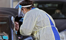 La persona con la nueva variante reside en Reino Unido. (FOTO: AFP)