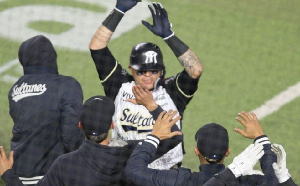 Ricardo Serrano dio el batazo decisivo. (Foto: Roberto Alanís)
