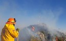 Elementos de Protección Civil de Nuevo León están en el pico del Cerro. (Foto: Telediario)