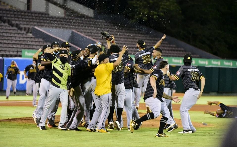 Las Águilas consiguieron su campeonato 22 de la pelota invernal en R.D. (Foto: Captura de pantalla)