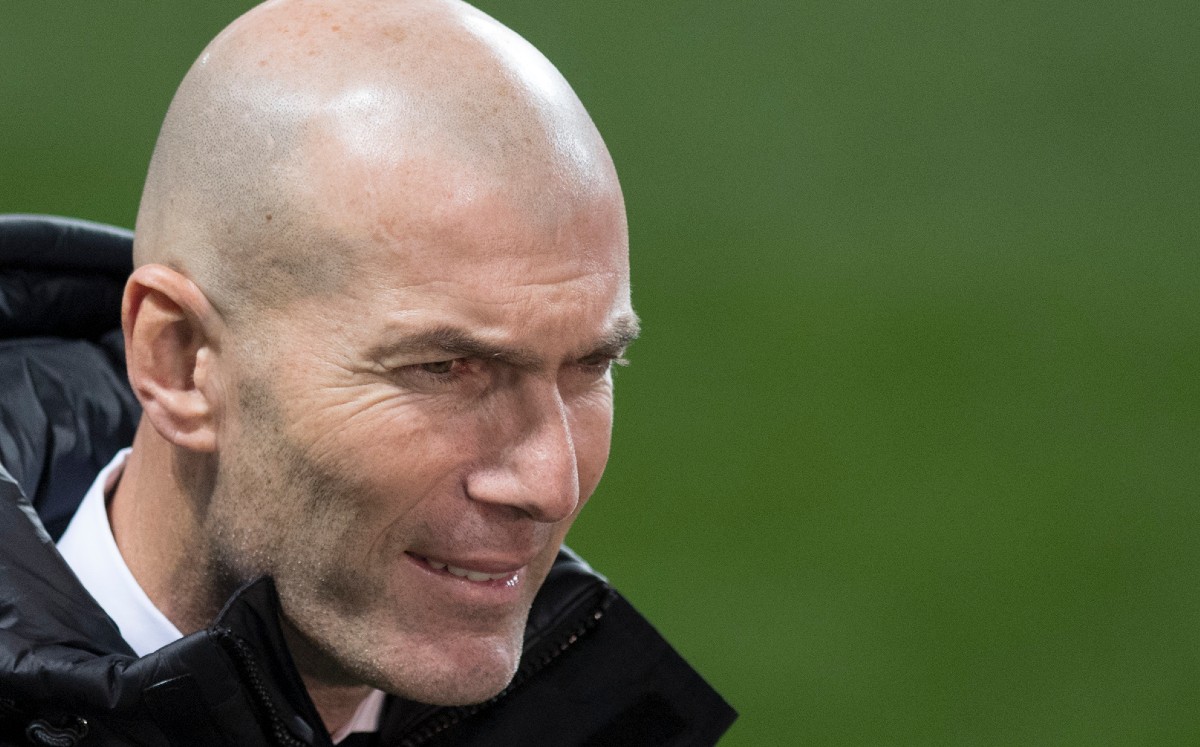 Zinedine Zidane está en el ojo del huracán por los malos resultados con el Madrid. FOTO: AFP.