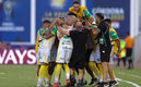 Los jugadores celebraron el título con el entrenador Hernán Crespo (Twitter @Sudamericana)