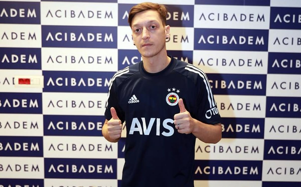 Özil pasó exámenes médicos y ya entrenó con sus compañeros (Fenerbahce)