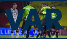 Bravos ya festejaba ante América cuando el VAR revirtió la decisión del gol. (Mexsport)