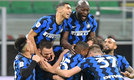 Inter ganó un loco y polémico derbi y eliminó al Milan de la Copa de Italia (AFP)