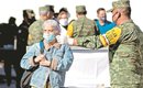 Rastrean a adultos mayores vía telefónica para vacunación; hay 3 millones postrados (EFE)