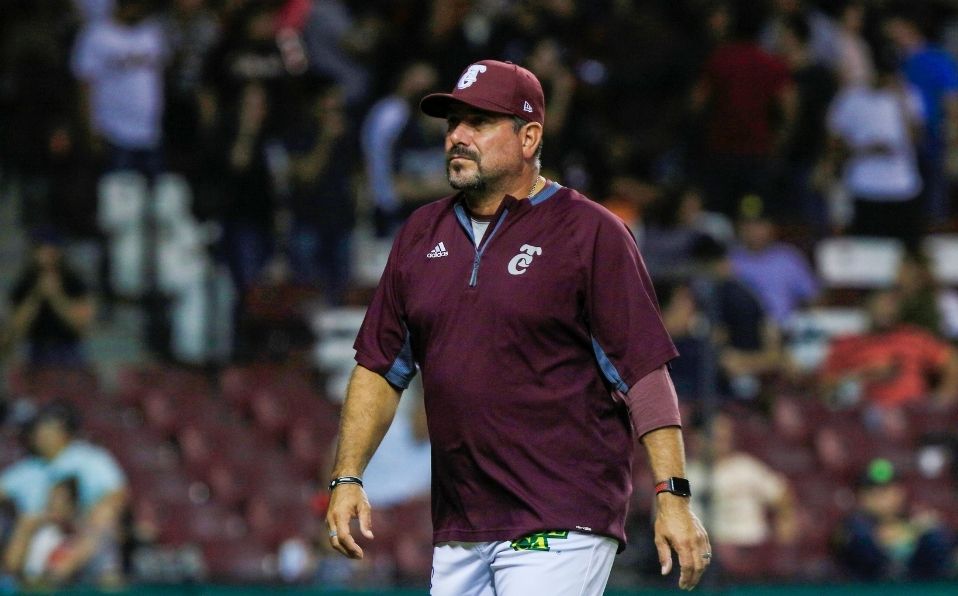 Gil está dirigiendo a Tomateros en su cuarta final; las tres anteriores las ganó. (Foto: @ClubTomateros)