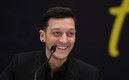 Mesut Özil firmó por tres años y medio con el Fenerbahce. (FOTO: AFP)