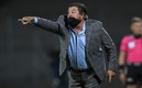 Miguel Herrera no puede quedarse en la banca. Foto: Imago7