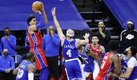 Tobias Harris haciendo el tiro ganador de los Sixers ante Lakers. (AFP)