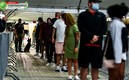 Las personas que acudan a vacunarse ahora deberán justificar que son residentes de Florida. FOTO: AFP.