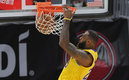 LeBron mostró su poderío ante su exequipo (AFP)