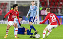 Edson Álvarez completó el partido ante AZ Alkmaar. (Foto: AFP)