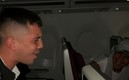 Nahuel sonreía mientras Leo cantaba; el Patón quiso hacerle segunda voz. (Foto: captura de video de Tigres)