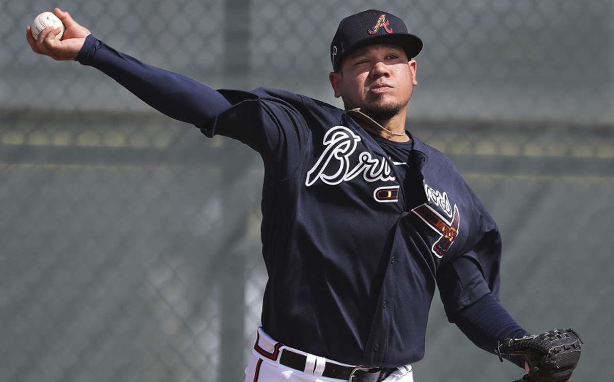 Venezolano Félix Hernández firma con los Tampa Bay Rays