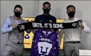 Arbide, del lado derecho de Talavera, durante su presentación con Pumas en 2020. Foto El Universal