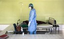 La pandemia ha cobrado la vida de muchos trabajadores de la salud en Áfirca quienes no tienen acceso a la vacuna. Foto: AFP