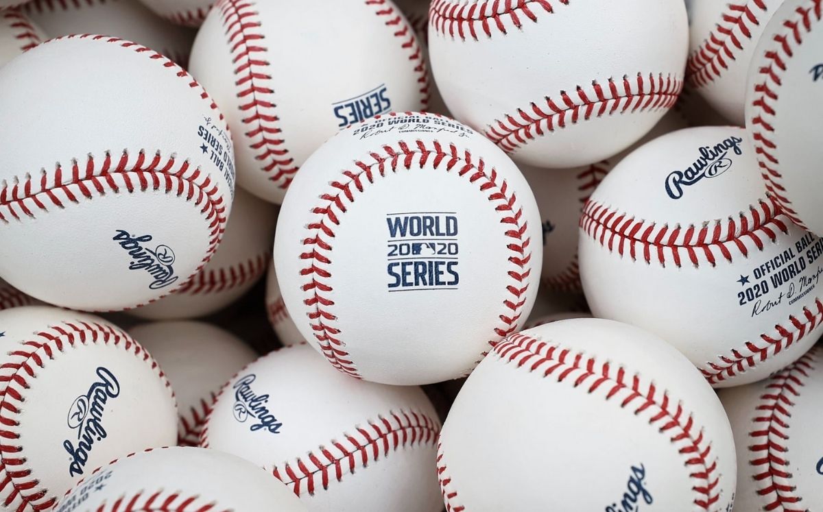 La pelota oficial de Grandes Ligas ha sido producida por Rawlings. (Foto: fb.com/MLB)