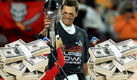 Tom Brady obtuvo un bono de medio millón de dólares por ganar el Super Bowl. (AFP)