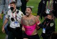 Vitaly Zdorovetskiy, el famoso youtuber que invade eventos con su pareja.