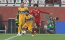 Javier Aquino, en una jugada ante el Bayern. FOTO: Mexsport.