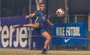 Federico Viñas ve cosas de Diego Godín en Sebastián Cáceres (Twitter @ClubAmerica)