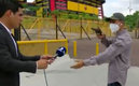 Ordinola fue amenazado con un arma ante las cámaras (Captura)
