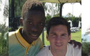 Moriba atesora una imagen junto a Messi (Twitter @IlaixMK)