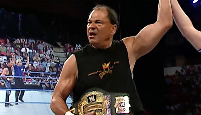 Chavo Guerrero Sr. ganó el campeonato Crucero en 2004 (WWE)