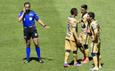 Santander fue criticado por Pumas tras su labor el domingo (Imago7)