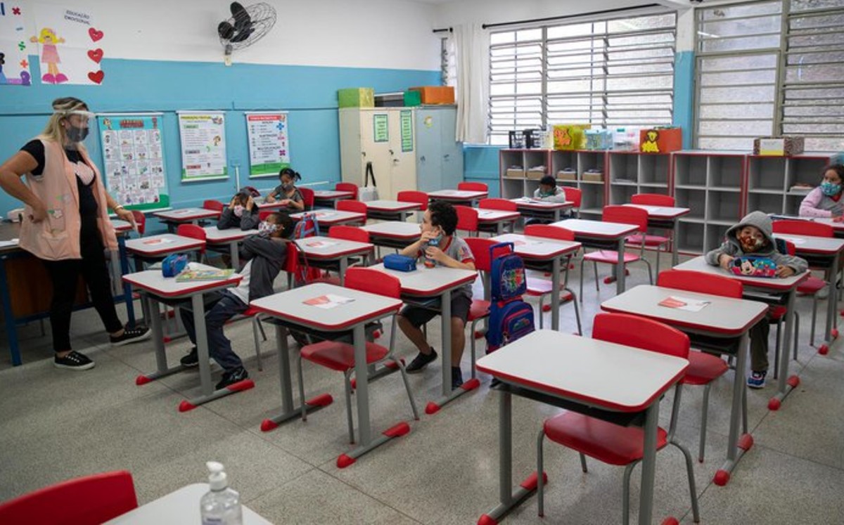 Se tendría a niños en las aulas, pero eso todavía es un esquema no definido. (Foto: AP)