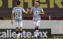 Henry Martin logró el golazo de la noche polémica. Foto: Mexsport