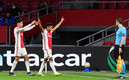 David Nere y Edson Álvarez festejan el segundo gol del Ajax. (FOTO: AFP)