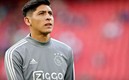Edson Álvarez ha ido teniendo más oportunidad en Ajax. (Foto: AFP)