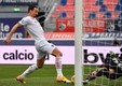 Zlatan siempre luciendo con acrobacias en el campo. Foto: AFP