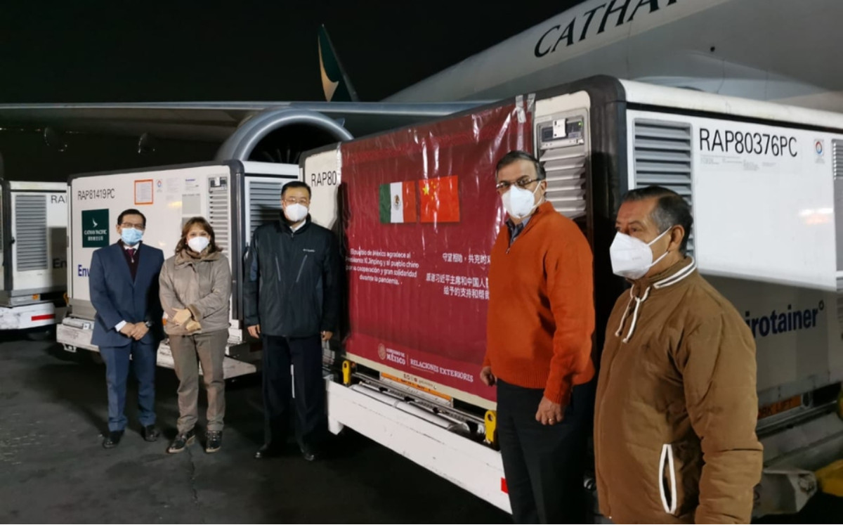 800 mil dosis aterrizaron este sábado en México. (FOTO: Marcelo Ebrard)