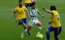 El volante mexicano tuvo sus primeros minutos luego de salir negativo al virus. Foto: Betis
