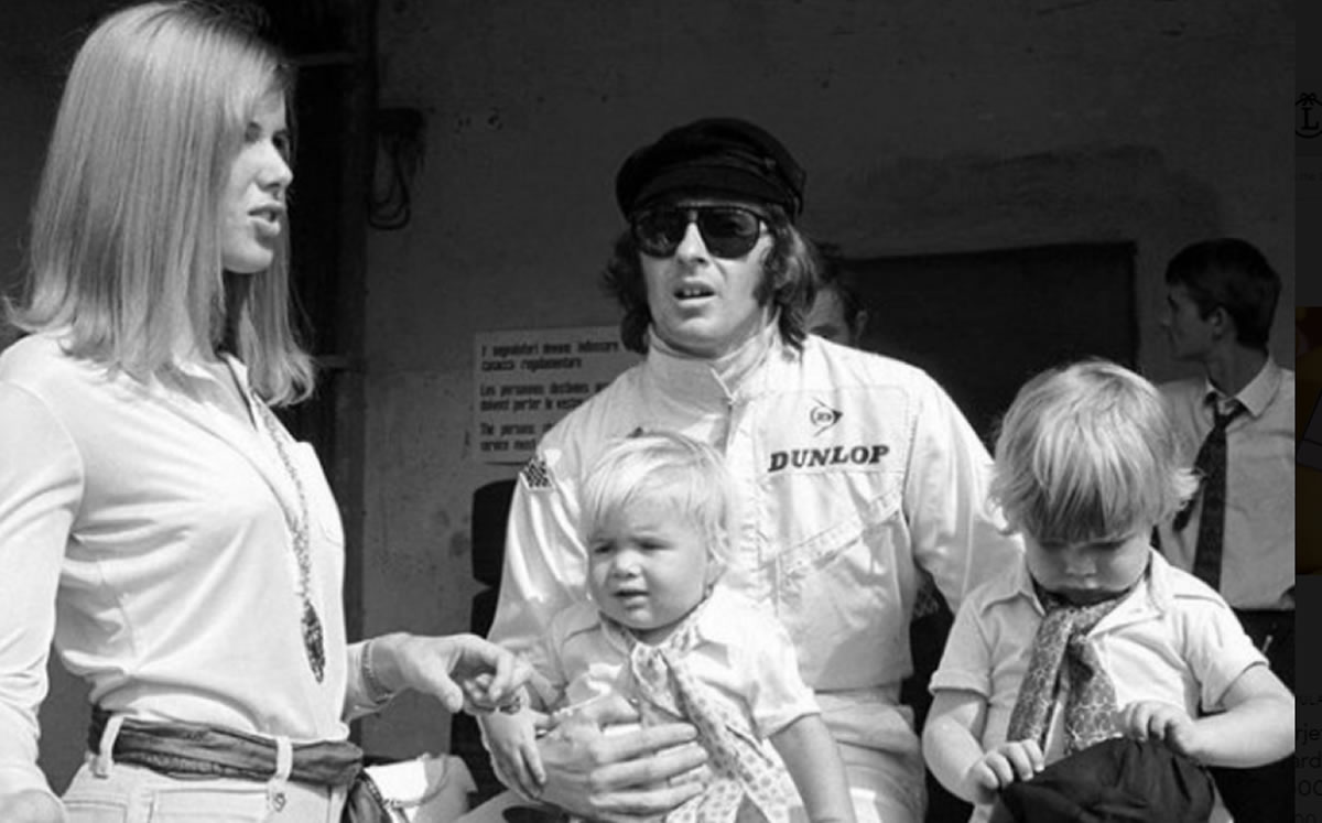 Su esposa Helen y Jackie Stewat con sus hijos en un autódromo. Foto Instagram Sir Jackie Stewart