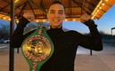 Valdez ya tiene su cinturón del CMB. Foto: @Oscarvaldez56